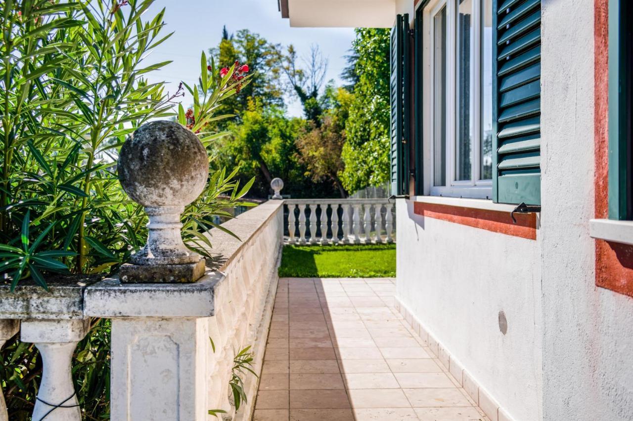 Villa Carini With 3000 Mq Garden & Heated Pool Кастельнуово-дель-Гарда Экстерьер фото