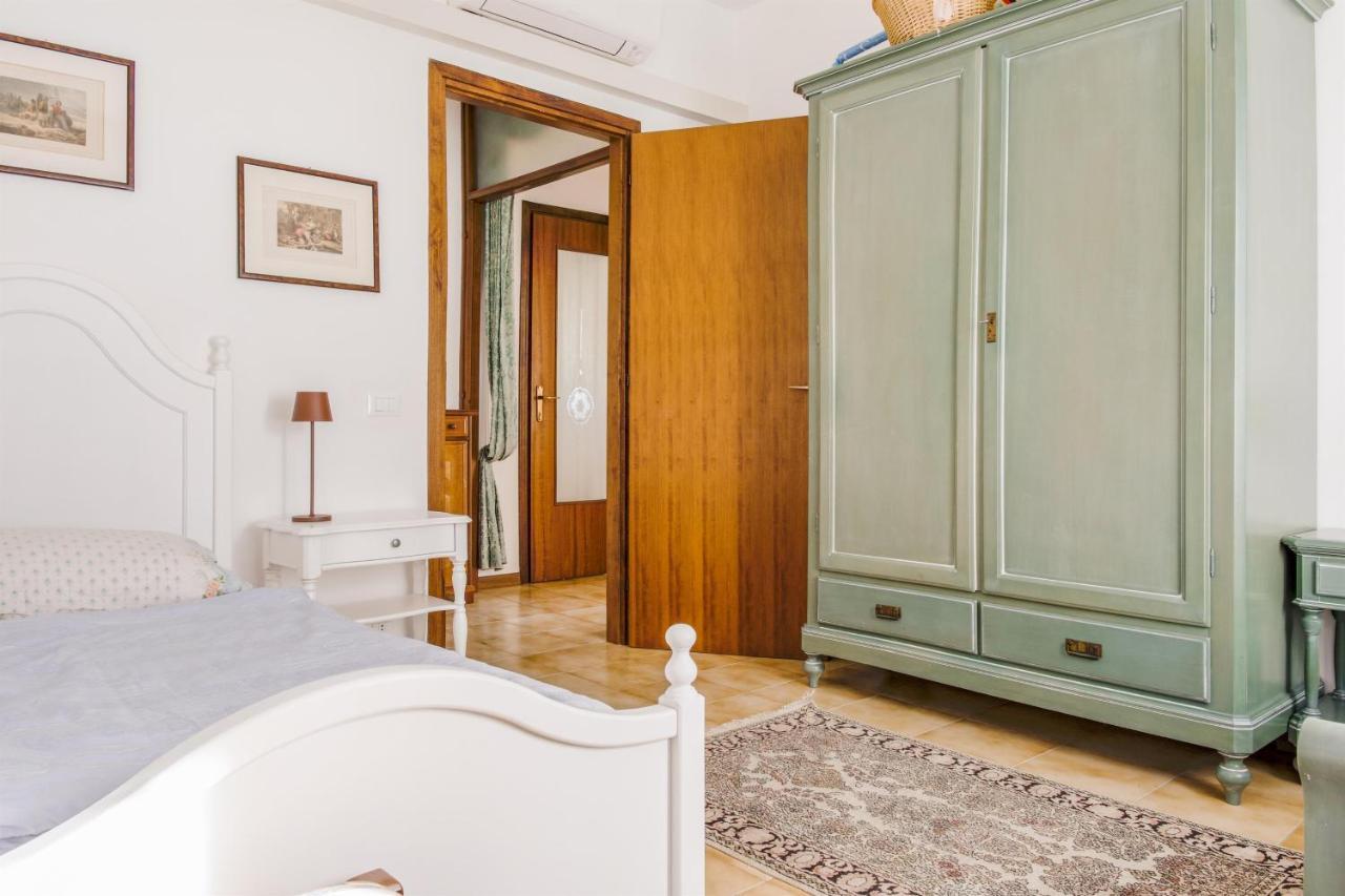 Villa Carini With 3000 Mq Garden & Heated Pool Кастельнуово-дель-Гарда Экстерьер фото