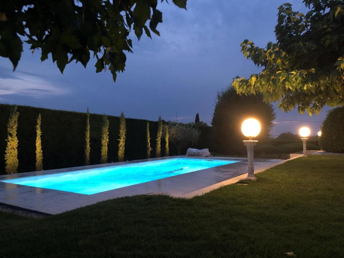 Villa Carini With 3000 Mq Garden & Heated Pool Кастельнуово-дель-Гарда Экстерьер фото