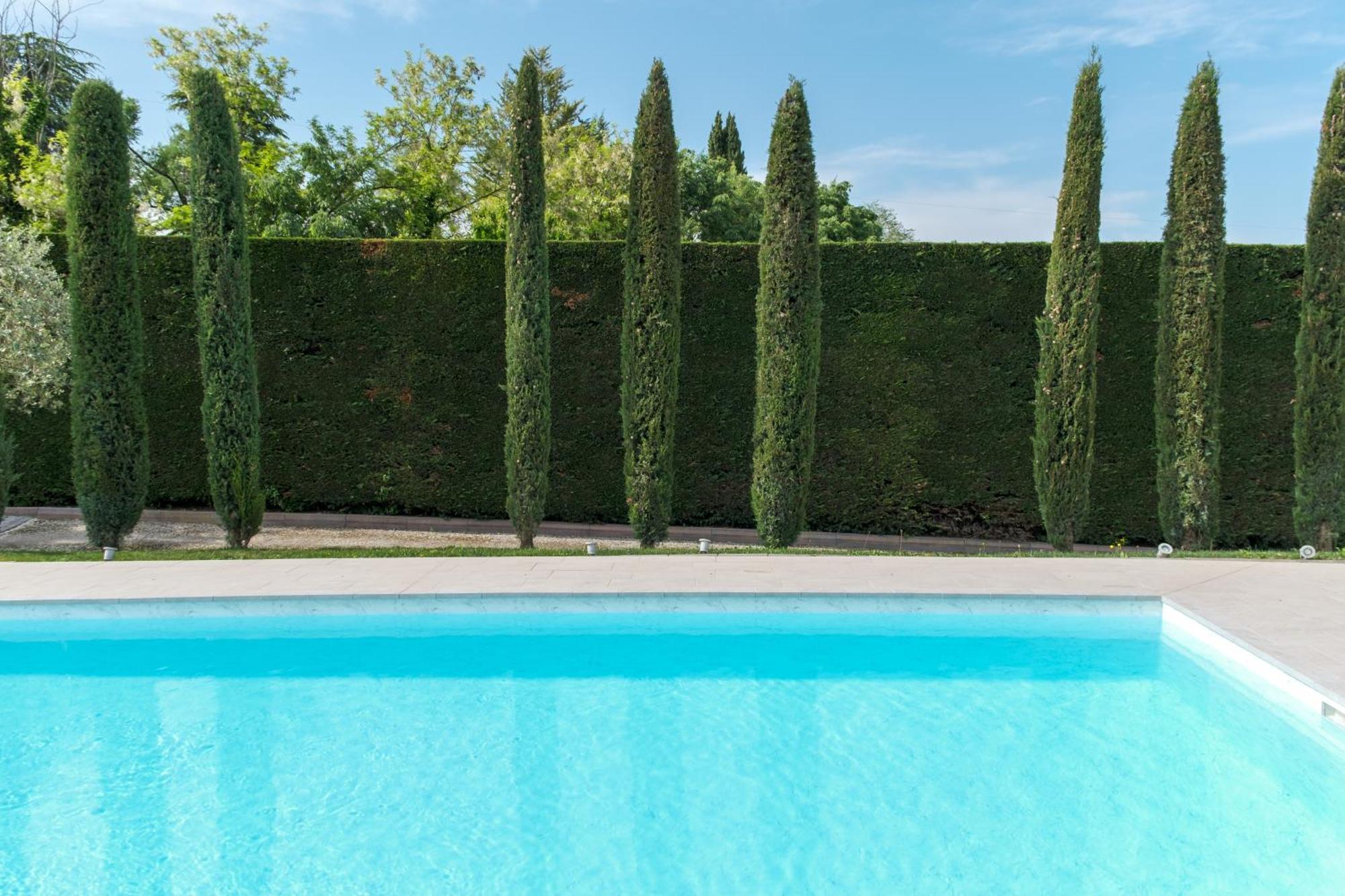 Villa Carini With 3000 Mq Garden & Heated Pool Кастельнуово-дель-Гарда Экстерьер фото