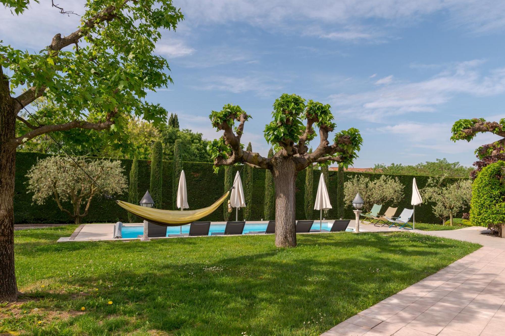 Villa Carini With 3000 Mq Garden & Heated Pool Кастельнуово-дель-Гарда Экстерьер фото