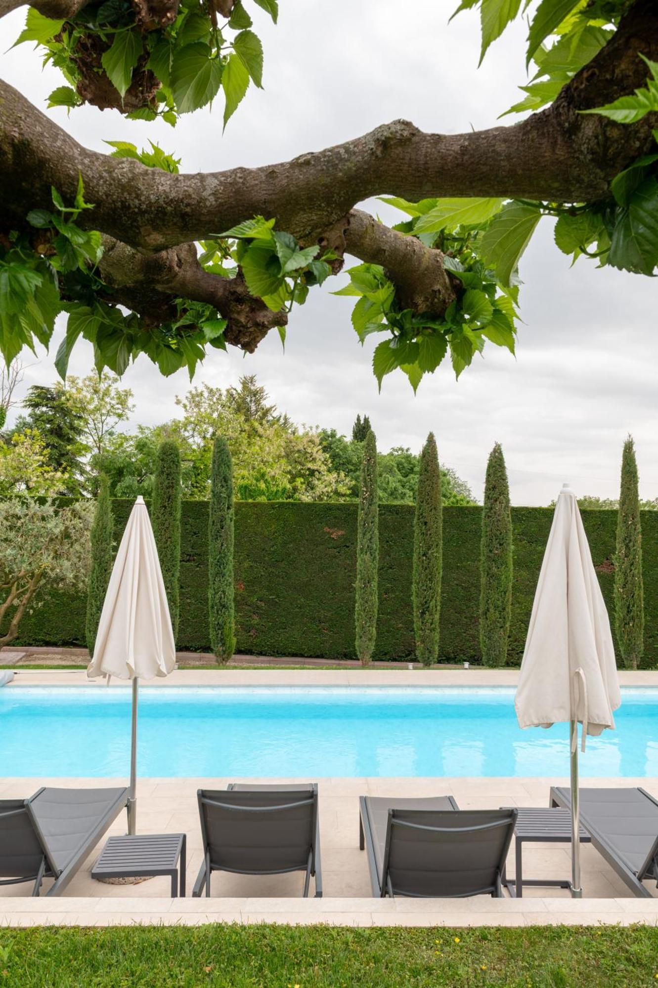 Villa Carini With 3000 Mq Garden & Heated Pool Кастельнуово-дель-Гарда Экстерьер фото