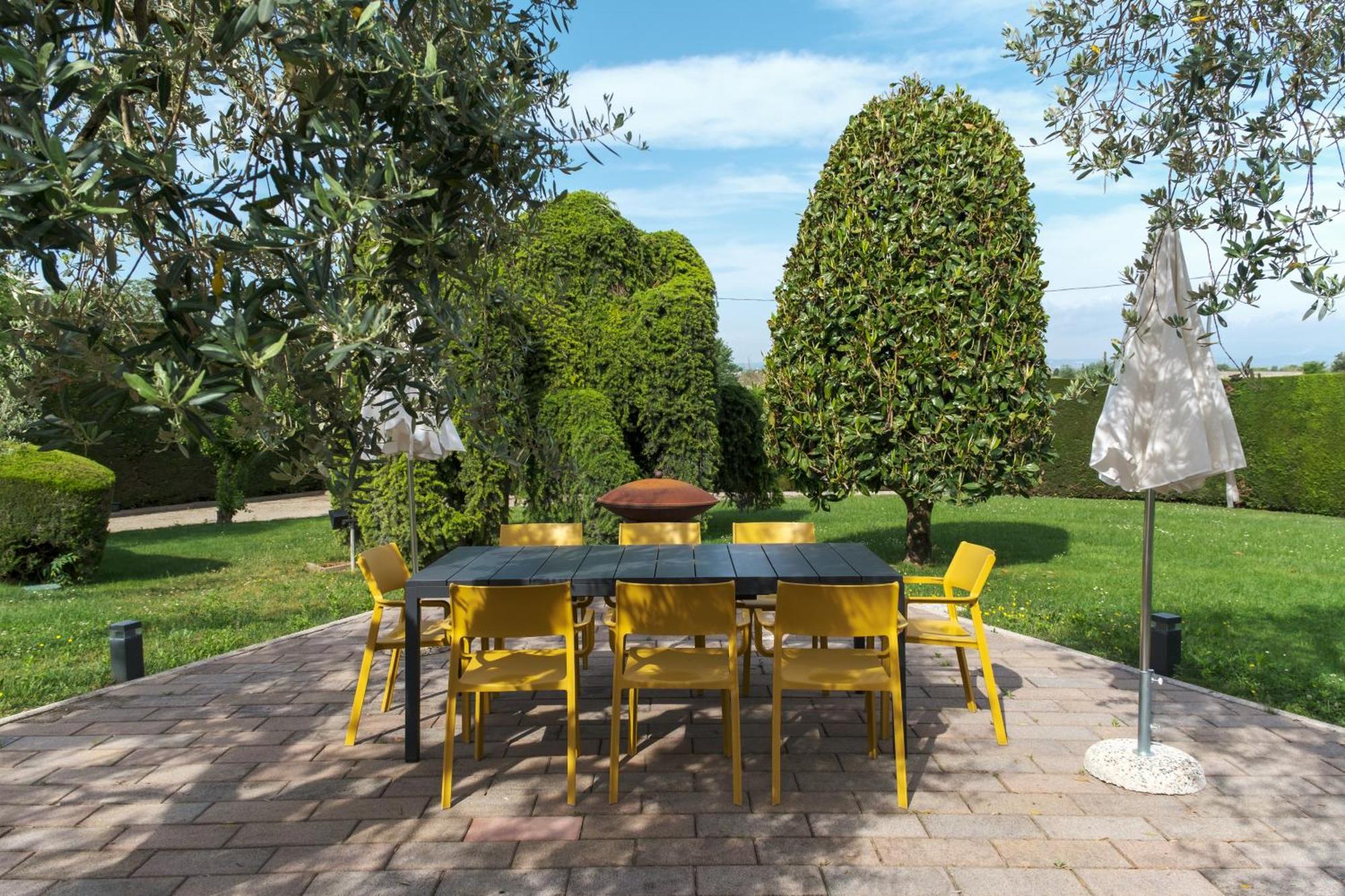 Villa Carini With 3000 Mq Garden & Heated Pool Кастельнуово-дель-Гарда Экстерьер фото