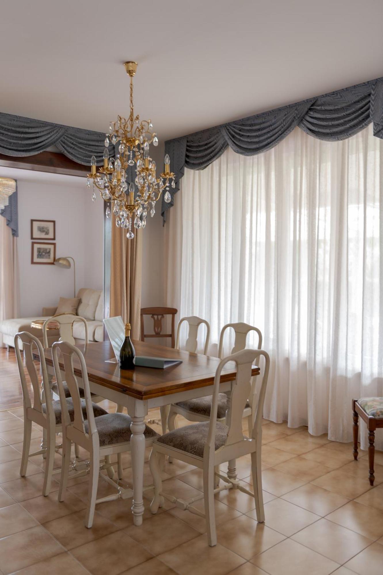 Villa Carini With 3000 Mq Garden & Heated Pool Кастельнуово-дель-Гарда Экстерьер фото